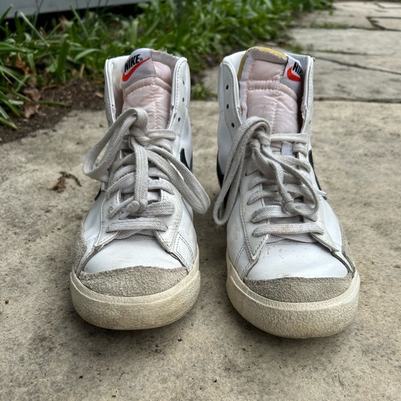 Nike black & white Blazer Mid ‘77, size 9.5 (41) - Picture 2 of 11
